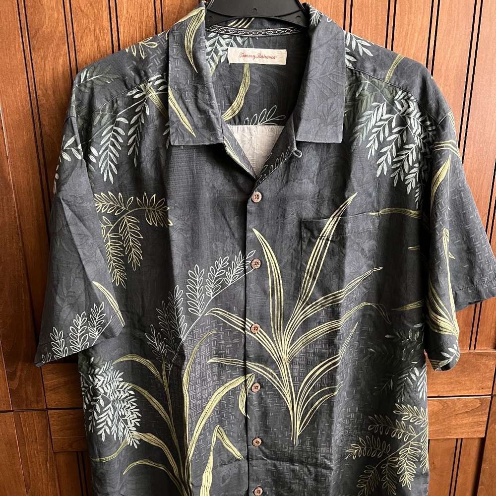 Tommy Bahama Men's Silk Floral Hawaiian Shirt Short Sleeve Button front Size XL